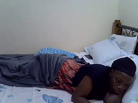 Sweet Bear online show from October 2025 12:41:01 AM