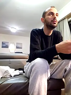 Snapshot of denisxlRo chatting on December 2025 04:34:02 PM denisxlRo online show from December 2025 04:34:02 PM