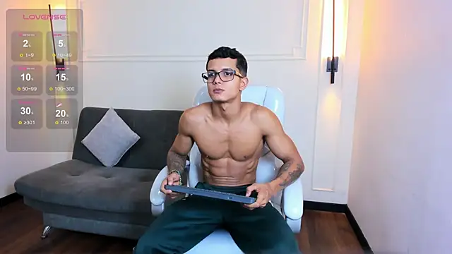 Snapshot of Paradise_boy_s chatting on November 2025 09:14:01 PM Paradise boy s online show from November 2025 09:14:01 PM