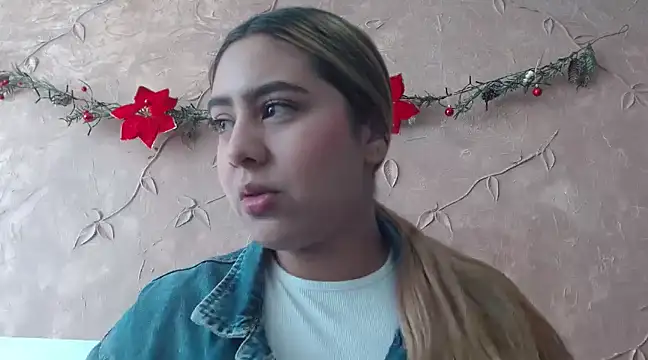 Miabonnett  online show from December 2024 01:43:02 PM