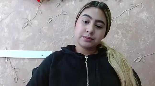 Miabonnett  online show from December 2024 02:17:02 PM