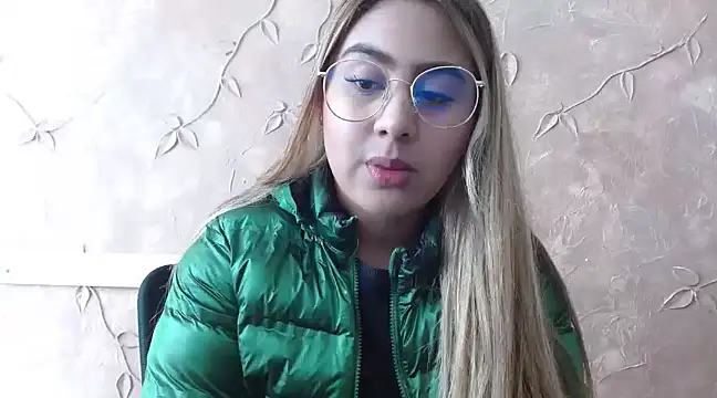 Miabonnett  online show from January 2025 01:47:02 PM