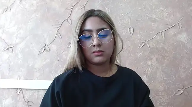 Miabonnett  online show from January 2025 04:50:02 PM