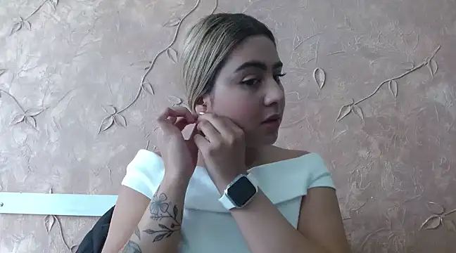 Miabonnett  online show from January 2025 01:40:01 PM