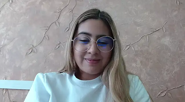 Miabonnett  online show from February 2025 04:50:02 PM