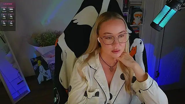 Emili1- online show from September 2025 11:04:02 PM