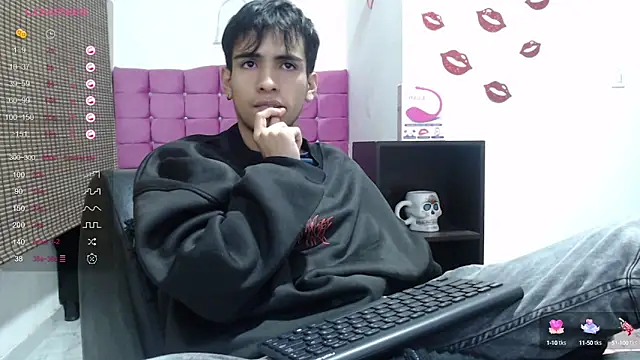 Snapshot of zack_thunder chatting on December 2024 12:35:01 PM zack thunder online show from December 2024 12:35:01 PM