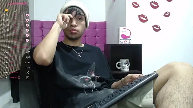 Snapshot of zack_thunder chatting on December 2024 12:23:02 PM zack thunder online show from December 2024 12:23:02 PM