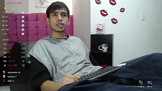 Snapshot of zack_thunder chatting on December 2024 06:02:02 PM zack thunder online show from December 2024 06:02:02 PM