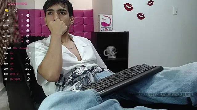 Snapshot of zack_thunder chatting on January 2025 12:27:02 PM zack thunder online show from January 2025 12:27:02 PM