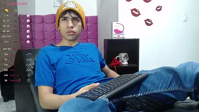 Snapshot of zack_thunder chatting on January 2025 12:31:02 PM zack thunder online show from January 2025 12:31:02 PM