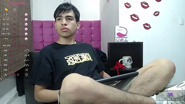 Snapshot of zack_thunder chatting on January 2025 12:24:01 PM zack thunder online show from January 2025 12:24:01 PM