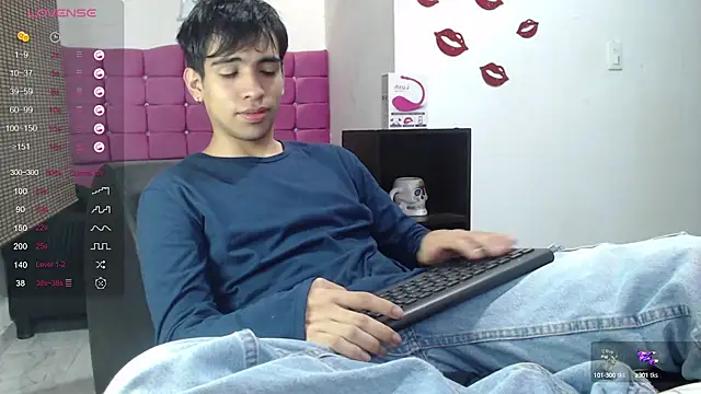 Snapshot of zack_thunder chatting on January 2025 12:26:01 PM zack thunder online show from January 2025 12:26:01 PM