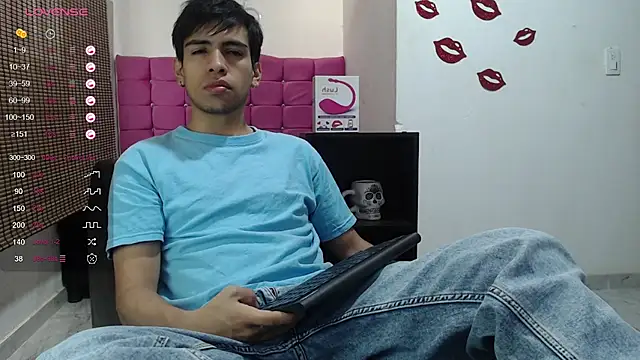 Snapshot of zack_thunder chatting on January 2025 12:24:01 PM zack thunder online show from January 2025 12:24:01 PM