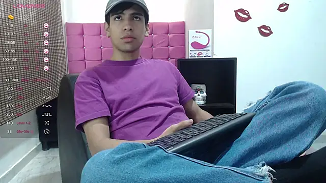 Snapshot of zack_thunder chatting on January 2025 12:26:01 PM zack thunder online show from January 2025 12:26:01 PM