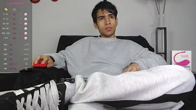 Snapshot of zack_thunder chatting on January 2025 12:18:01 PM zack thunder online show from January 2025 12:18:01 PM