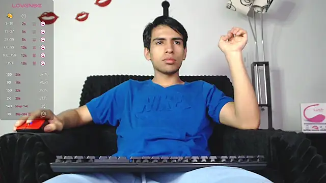 Snapshot of zack_thunder chatting on February 2025 12:11:02 PM zack thunder online show from February 2025 12:11:02 PM