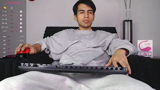 Snapshot of zack_thunder chatting on February 2025 11:43:02 AM zack thunder online show from February 2025 11:43:02 AM