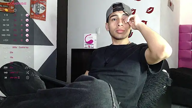 Snapshot of zack_thunder chatting on February 2025 12:21:01 PM zack thunder online show from February 2025 12:21:01 PM