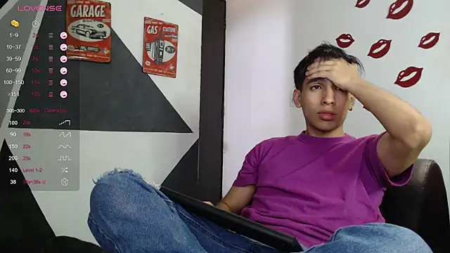 Snapshot of zack_thunder chatting on February 2025 09:48:02 PM zack thunder online show from February 2025 09:48:02 PM