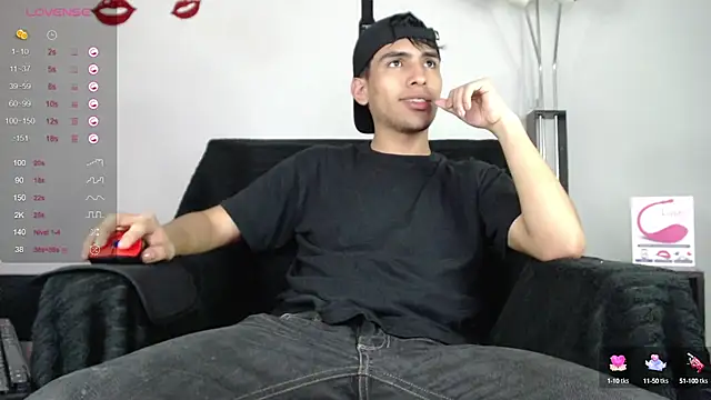 Snapshot of zack_thunder chatting on March 2025 06:43:02 PM zack thunder online show from March 2025 06:43:02 PM