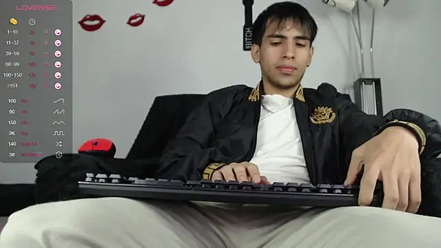 Snapshot of zack_thunder chatting on March 2025 12:01:02 PM zack thunder online show from March 2025 12:01:02 PM