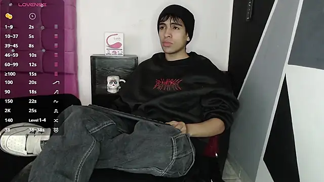 Snapshot of zack_thunder chatting on September 2025 12:32:01 PM zack thunder online show from September 2025 12:32:01 PM