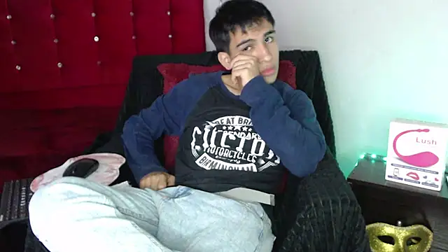 Snapshot of zack_thunder chatting on October 2025 01:10:02 PM zack thunder online show from October 2025 01:10:02 PM