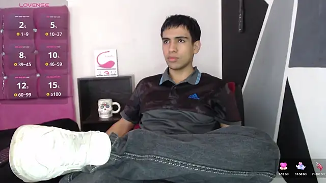 Snapshot of zack_thunder chatting on October 2025 01:04:02 PM zack thunder online show from October 2025 01:04:02 PM