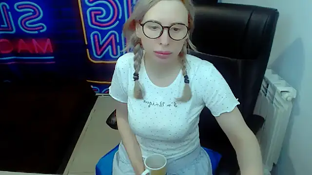 Snapshot of kerakiss877 chatting on March 2025 12:43:02 PM kerakiss877 online show from March 2025 12:43:02 PM