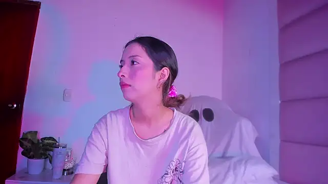 little-Emma online show from October 2025 03:06:02 AM