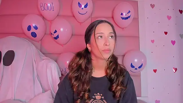 little-Emma online show from October 2025 12:21:02 AM