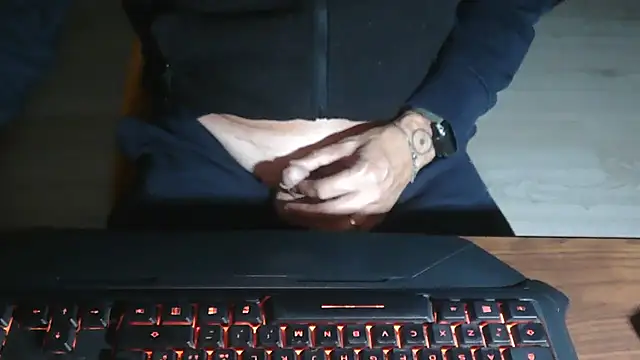 Snapshot of Adri_gard chatting on October 2025 08:41:02 PM Adri gard online show from October 2025 08:41:02 PM