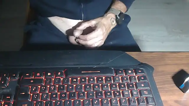 Snapshot of Adri_gard chatting on November 2025 09:47:01 PM Adri gard online show from November 2025 09:47:01 PM