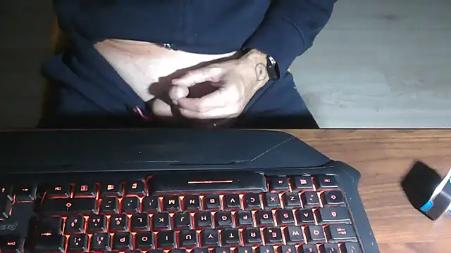 Snapshot of Adri_gard chatting on November 2025 10:26:01 PM Adri gard online show from November 2025 10:26:01 PM