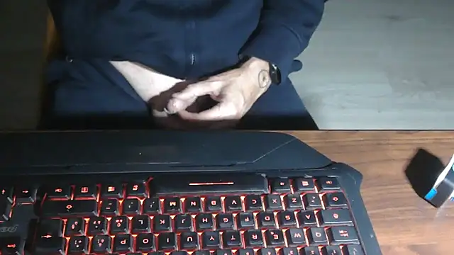 Snapshot of Adri_gard chatting on November 2025 09:31:01 PM Adri gard online show from November 2025 09:31:01 PM