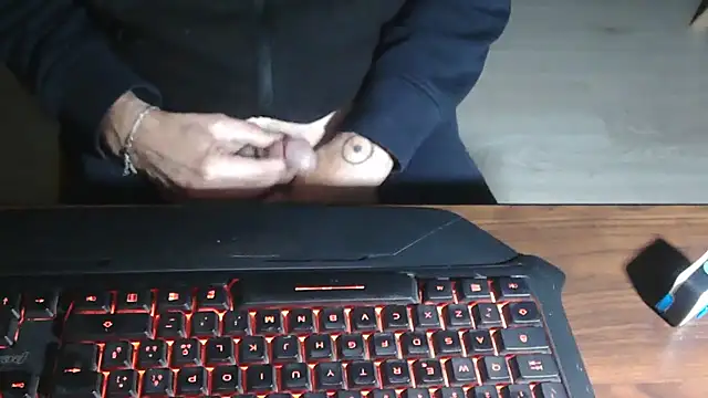 Snapshot of Adri_gard chatting on November 2025 09:30:02 PM Adri gard online show from November 2025 09:30:02 PM