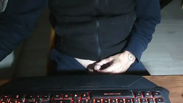 Snapshot of Adri_gard chatting on November 2025 08:52:01 PM Adri gard online show from November 2025 08:52:01 PM