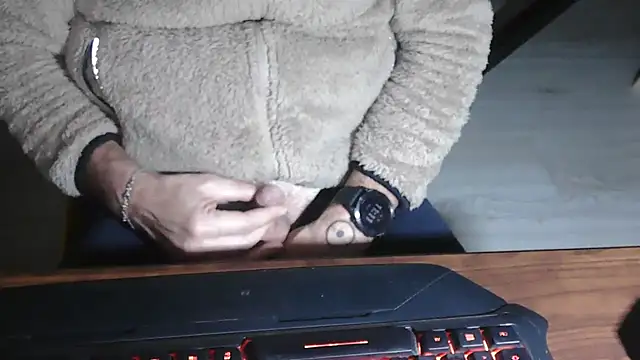 Snapshot of Adri_gard chatting on November 2025 10:12:01 PM Adri gard online show from November 2025 10:12:01 PM