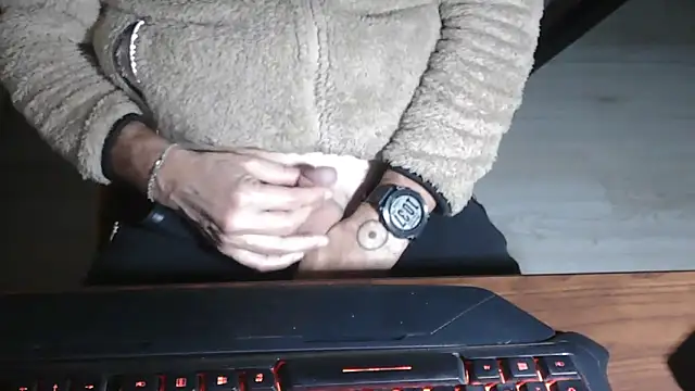 Snapshot of Adri_gard chatting on December 2025 09:35:01 PM Adri gard online show from December 2025 09:35:01 PM