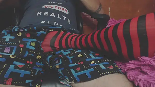 Snapshot of OldManAndGirlishLady chatting on January 2025 02:35:02 AM OldManAndGirlishLady online show from January 2025 02:35:02 AM