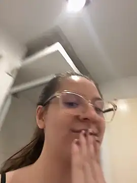 livgomez online show from October 2025 11:12:02 PM