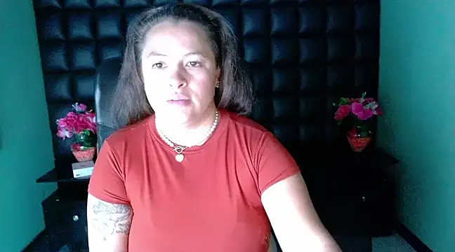 SaraThomso online show from December 2024 09:00:01 AM