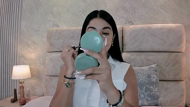 tifany  ross online show from December 2024 08:28:02 PM