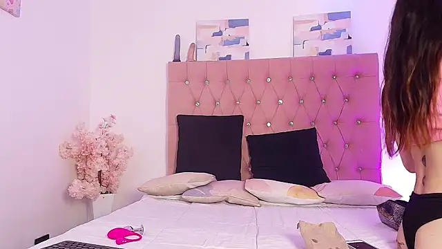 Tifanny Sweett online show from September 2025 01:58:02 PM