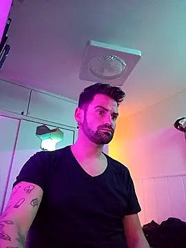 Arturorolle online show from November 2025 07:02:02 PM