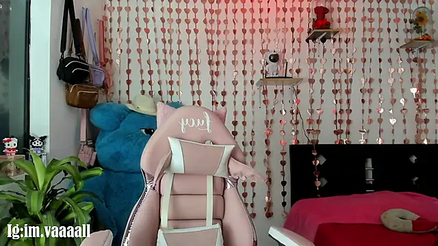 lucyy tay online show from October 2025 02:31:02 AM