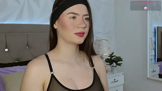 Snapshot of Gwen_drew chatting on October 2025 12:58:01 PM Gwen drew online show from October 2025 12:58:01 PM