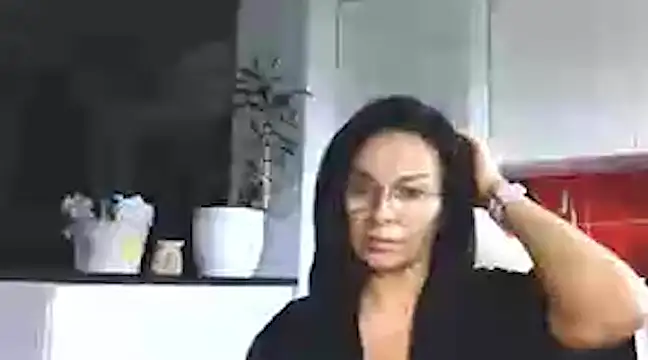 Snapshot of HelenLuxx chatting on December 2024 07:42:01 AM HelenLuxx online show from December 2024 07:42:01 AM