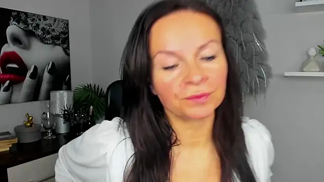 Snapshot of HelenLuxx chatting on January 2025 06:41:02 AM HelenLuxx online show from January 2025 06:41:02 AM